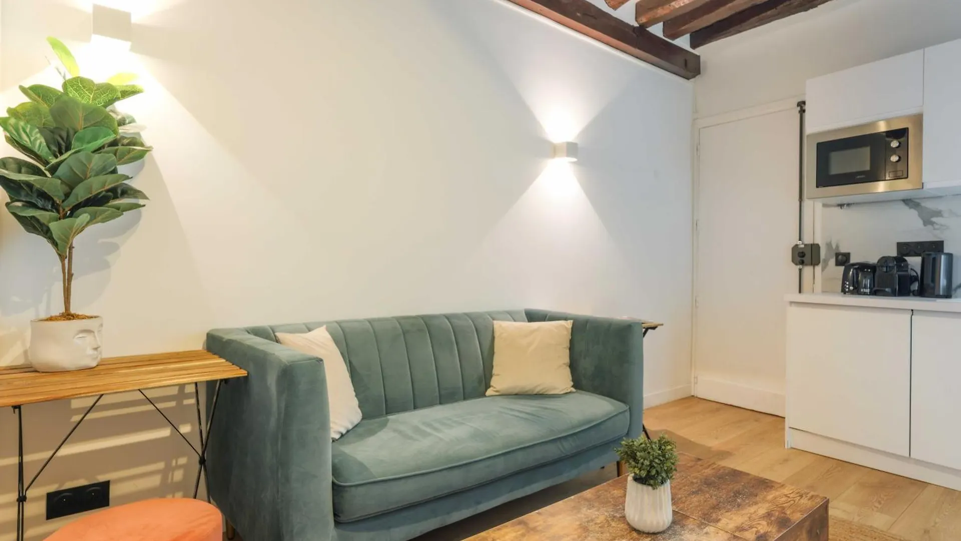 Relaxing Urban Getaway, Notre Dame Apartment
