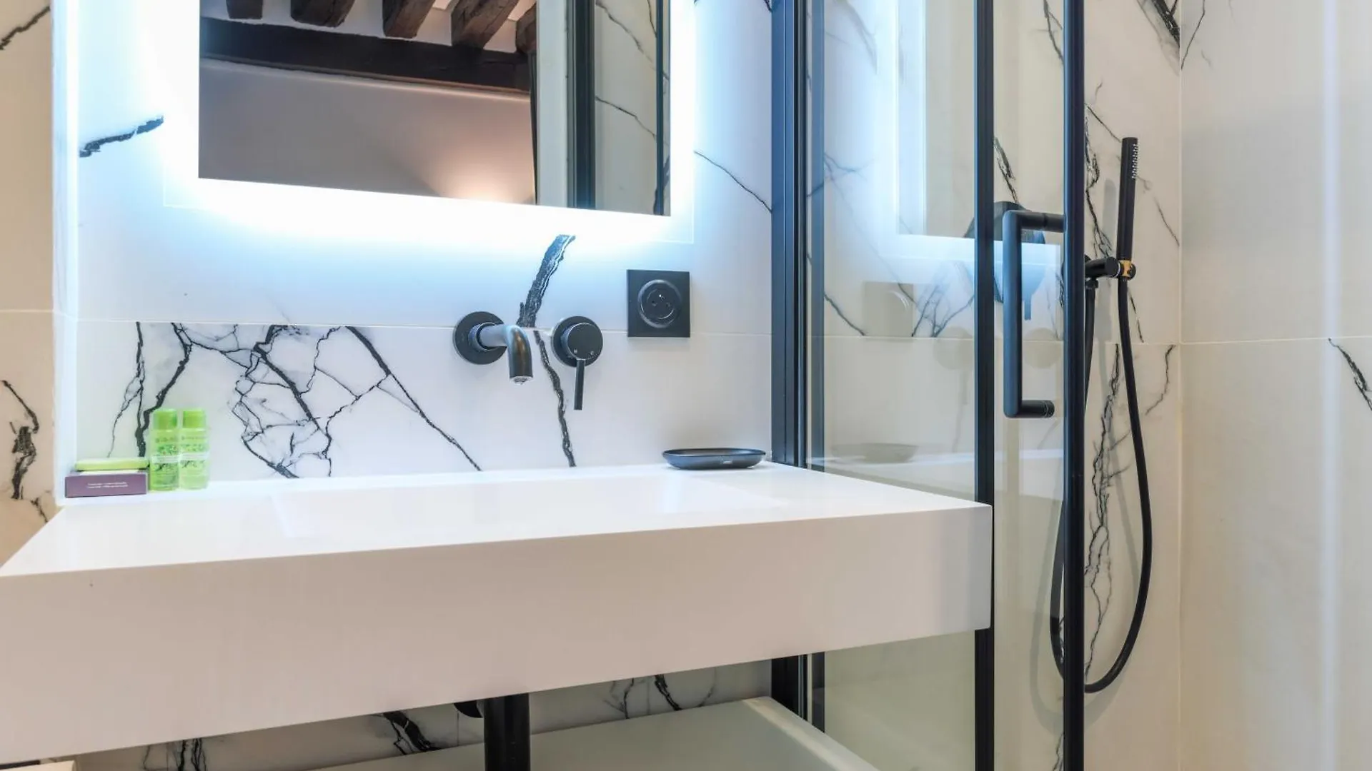 Relaxing Urban Getaway, Notre Dame Apartment